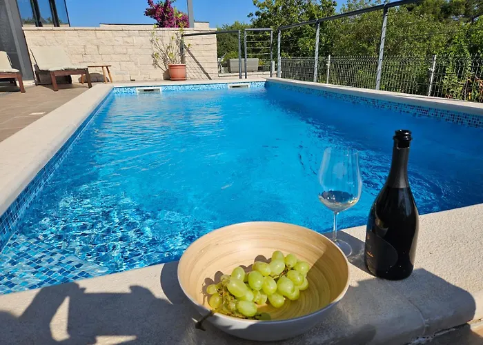 Marlera S Privatnim Bazenom