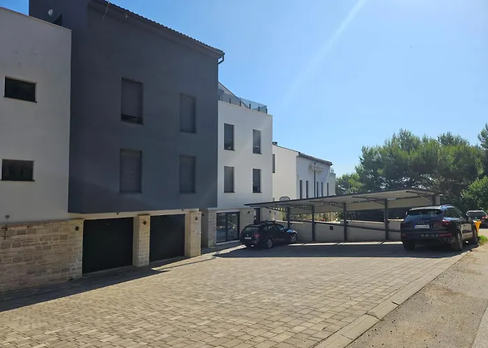 Marlera S Privatnim Bazenom 아파트 *