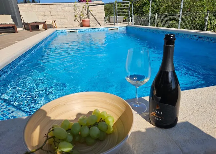 Marlera S Privatnim Bazenom 아파트