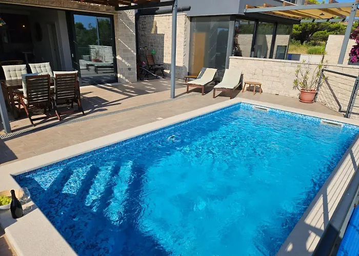 아파트 Marlera S Privatnim Bazenom *