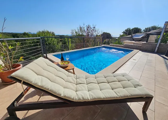 아파트 Marlera S Privatnim Bazenom *